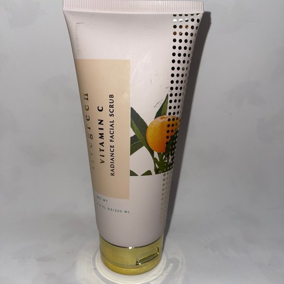 NEW! Live Green Vitamin C  Radiance  Facial Scrub - Picture 1 of 4